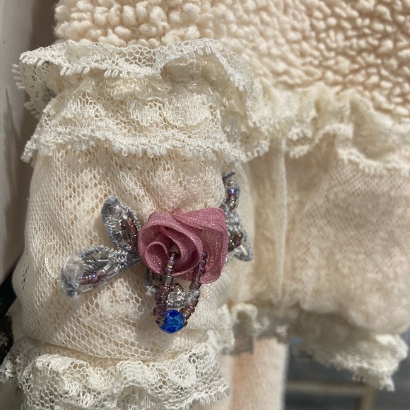 Fancy Ruffled Robe! - Picture 3 of 14